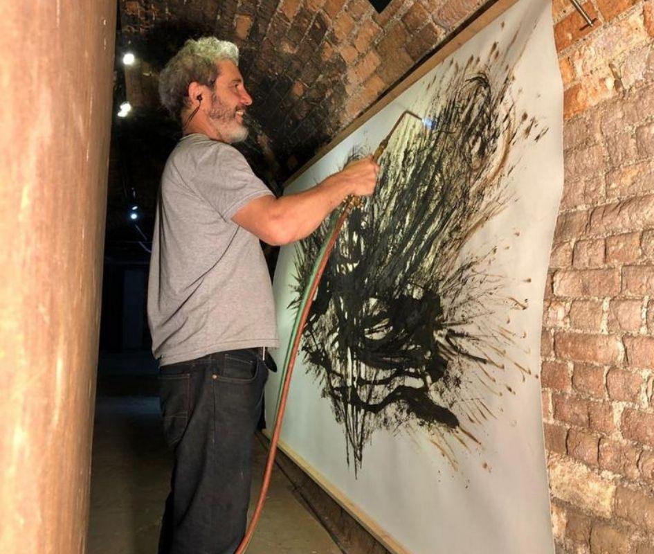 Ânodo e Cátodo - Artista Léo Ceolin em Exposição na Casa das Caldeiras